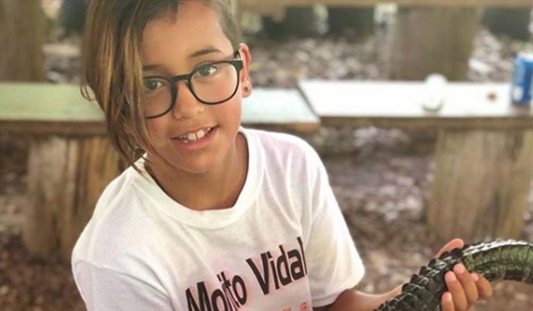 "Monito" Vidal presenta a su "Chimuelo" en redes sociales