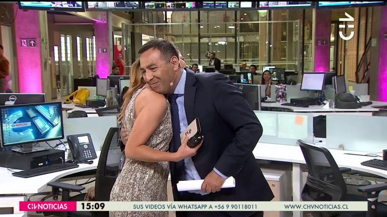 Con aplausos: Marcelo Ricardi se despidió de Chilevisión Noticias