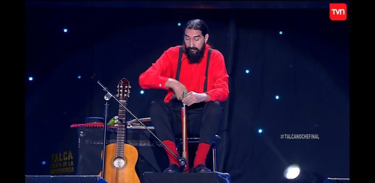 El humor blanco de Hugo Varela no convenció en Talca