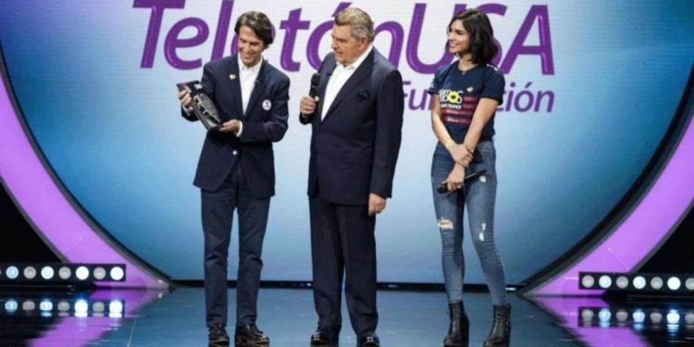 Rinden homenaje a «Don Francisco» por sus 40 años de trabajo en la Teletón