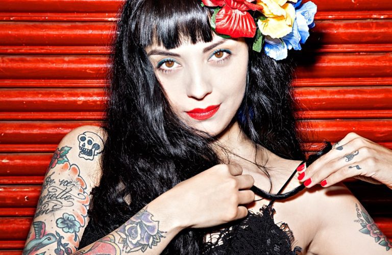 Mon Laferte vuelve a Chile en septiembre con "La Gira de Norma"