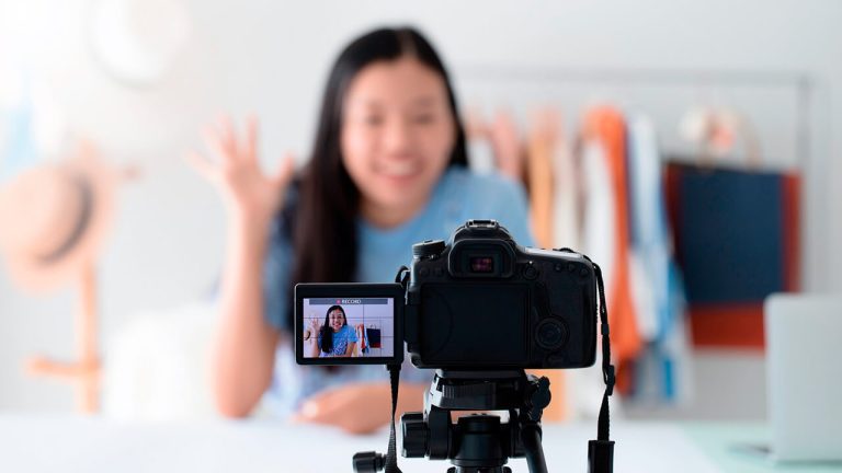 Actriz chilena nominada en premiación realizada por E! Entertaiment