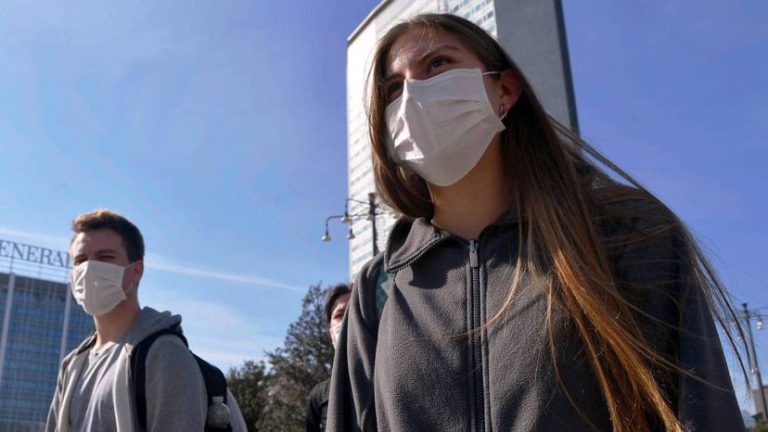 Columnista y constituyente deja la escoba al declararse en «rebeldía sanitaria»