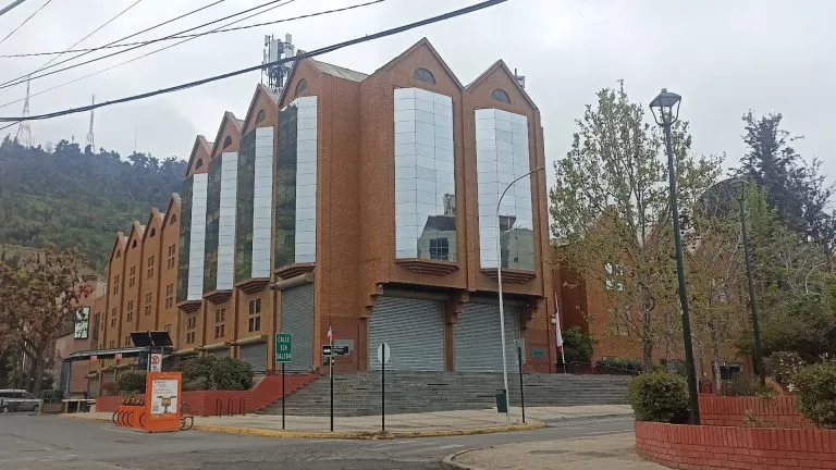 Canal 13 activa la grúa y le levanta otro rostro a Mega