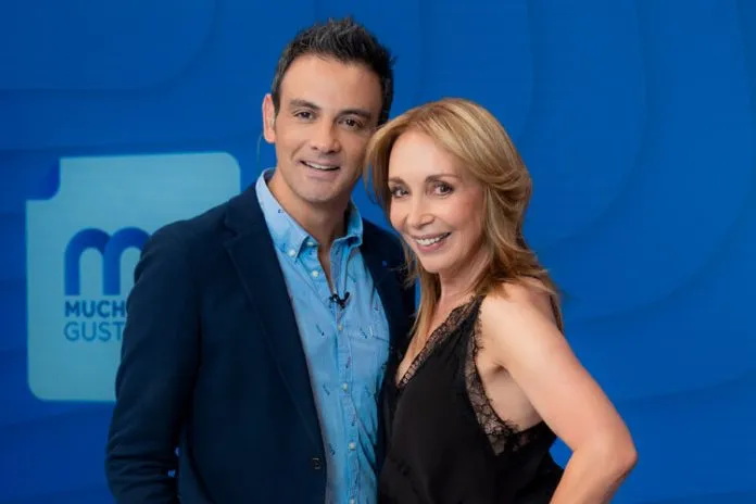 Gonzalo Ramírez - Karen Doggenweiler - Mucho Gusto