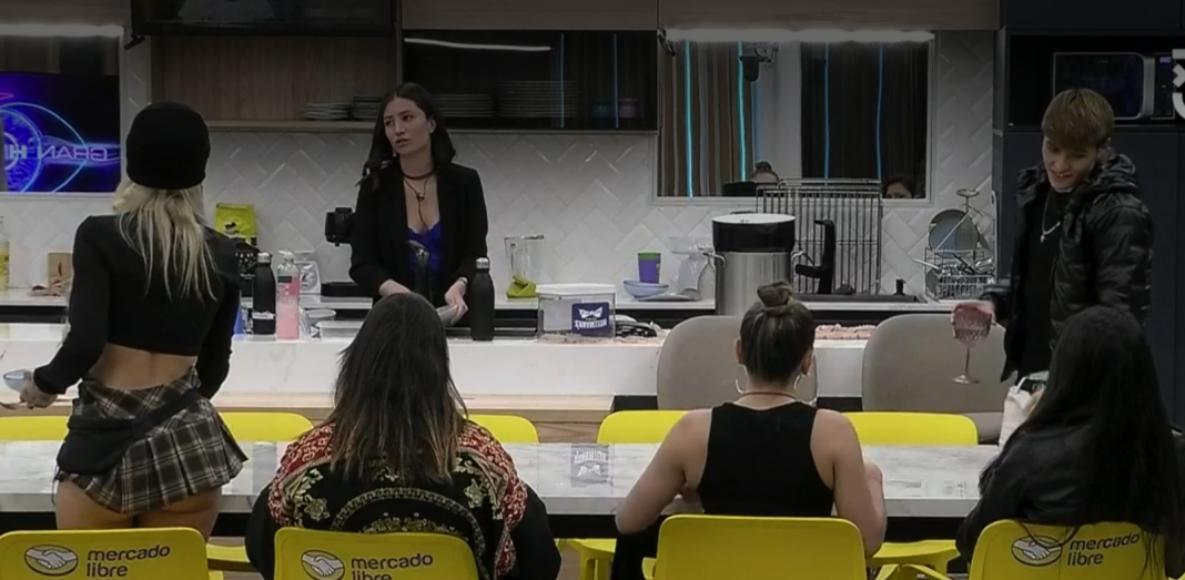 Maite «funa» a Seba Ramírez por cuestionar fidelidad de su pololo Maite - Gran Hermano