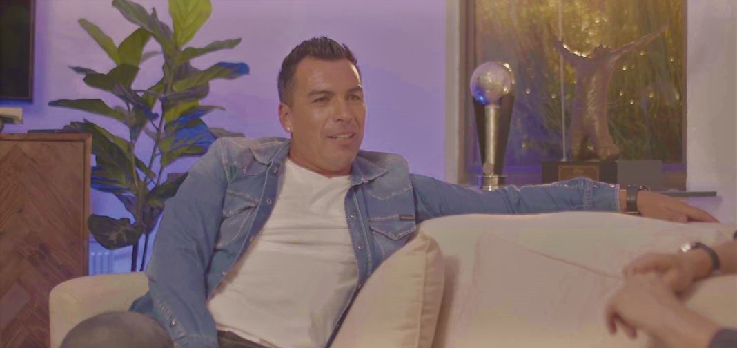 De tú a tú: Esteban Paredes no tirará ningún tema al «córner»
