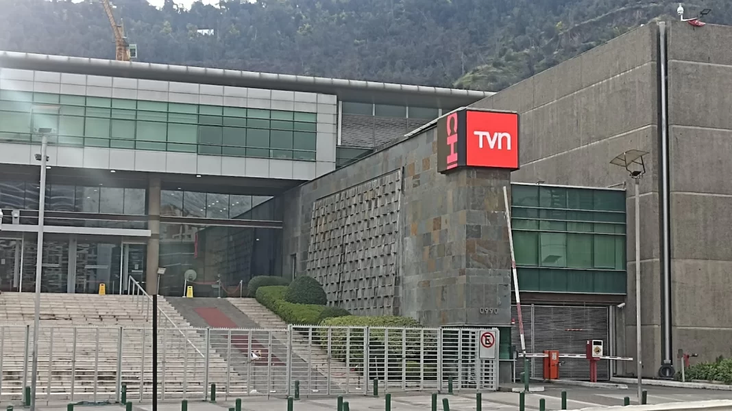 El vínculo de rostro de TVN con la denunciante que desató un «incendio» en La Moneda Televisión Nacional - TVN