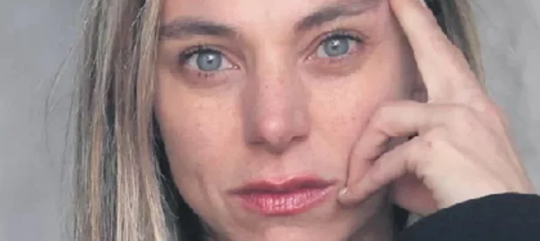 Mariana Derderián olvida lío con CHV y reaparece "depilando" personas