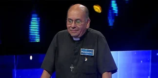 the floor chile sacerdote tvn