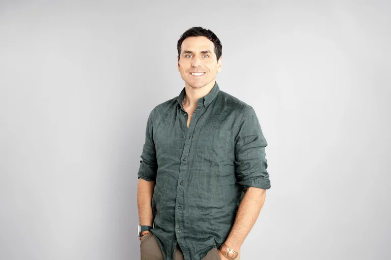 Pangal Andrade presenta al «familión» que lo acompañará en Canal 13