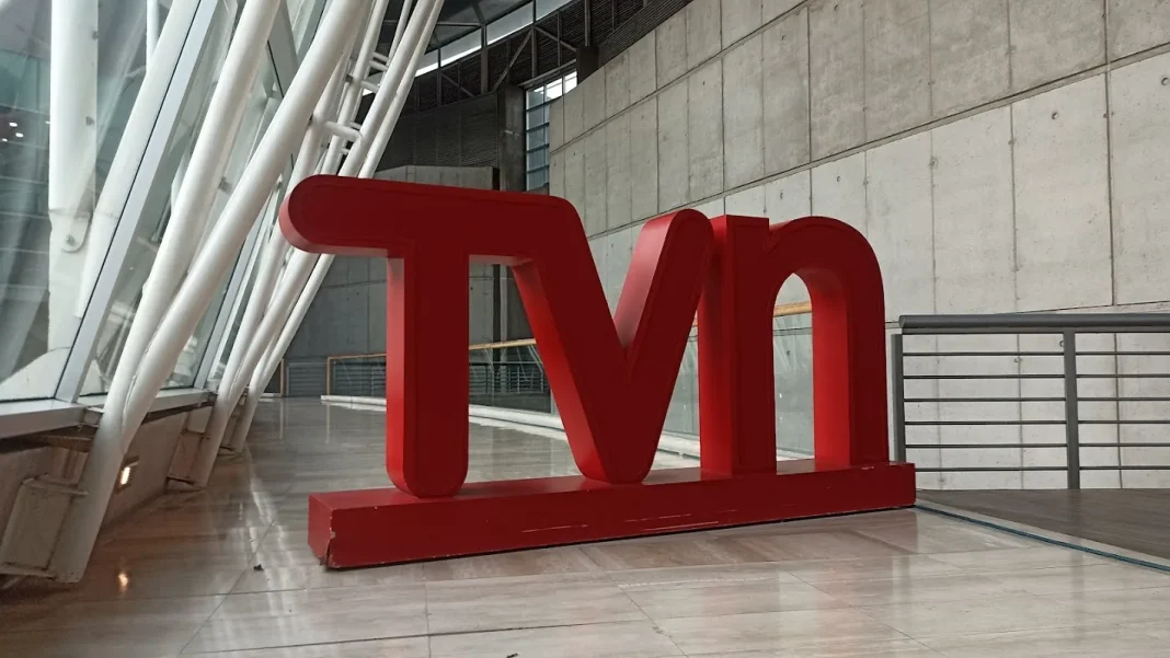 ¡Remezón en TVN! La sorpresiva despedida en vivo a periodista clave de «24 Horas» TVN - Televisión Nacional