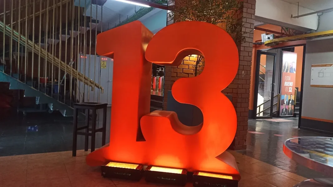 El innovador formato de Canal 13 para celulares que trae de regreso a un recordado galán