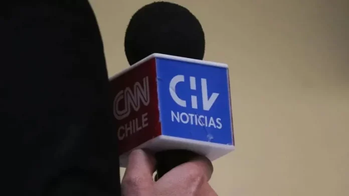 micrófono de Chilevisión Noticias
