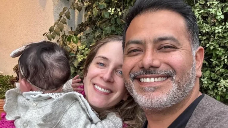 La historia de amor que remece a la comedia: Alison Mandel y Pedro Ruminot completan su familia con la adopción de Mila