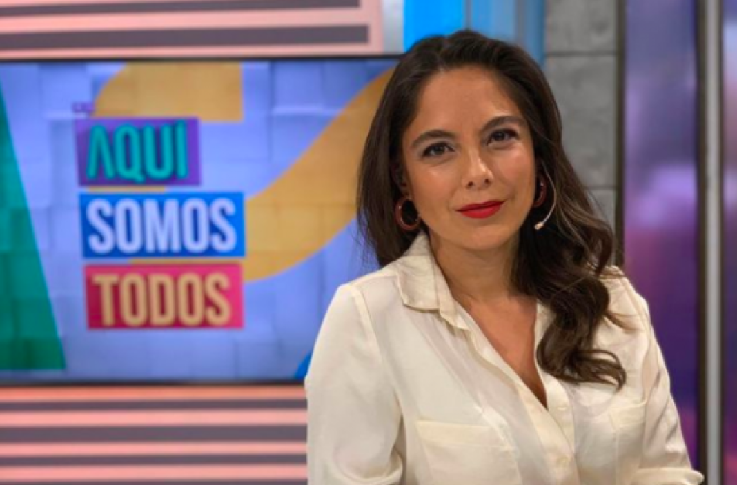 Angeles Araya Canal 13 Experiodista de Canal 13 Ángeles Araya en el programa Aquí Somos Todos