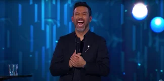 Sr. Kampos en su presentación en el programa de Mega, Coliseo