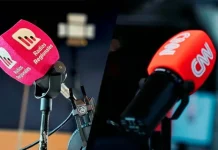 La increíble historia del fundador de Radios Regionales: El humilde rincón donde nació el imperio que hoy se alía con CNN Chile Micrófonos de CNN Chile y la Red de Radios Regionales