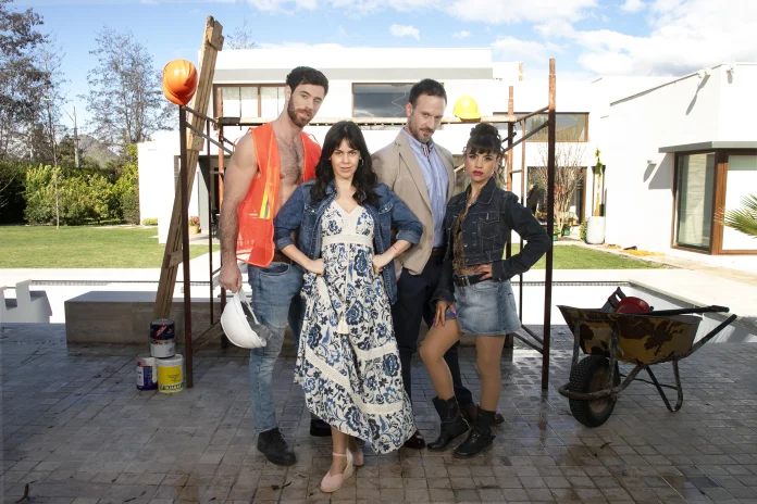 El obrero que me enamoró "El obrero que me enamoró" es la producción de Canal 13 que sucede al éxito de "Mi boda es una trampa"