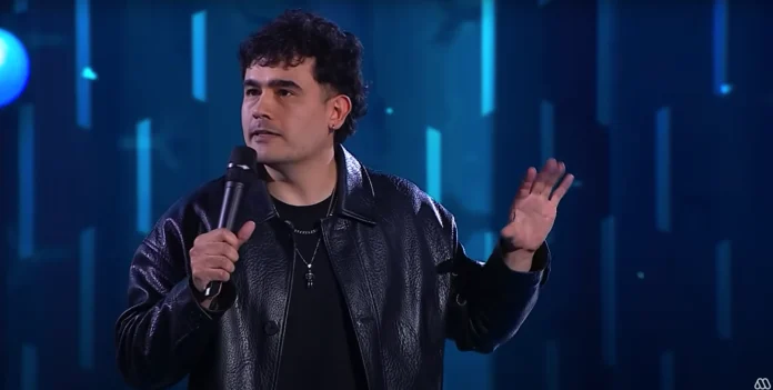 Oscar Thiers en su presentación en Coliseo de Mega