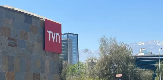 Crisis institucional en TVN al límite por gestión de Francisco Vidal y Hacienda