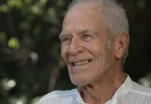 "El escenario es para vivir, no para morir": La potente lección de vida del inolvidable actor de "La Fiera" y "Romané" a sus 84 años Actor Eduardo Barril