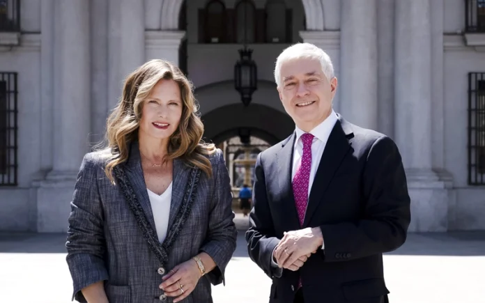 Soledad Onetto e Iván Valenzuela para el debate de Canal 13