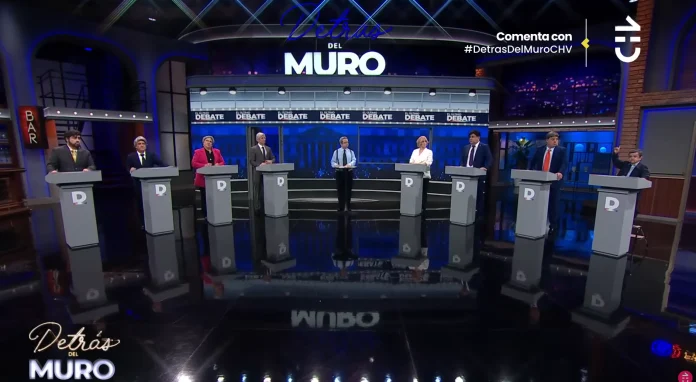 Detrás del muro presidencial Debate presidencial en el programa humorístico de Chilevisión "Detrás del muro"