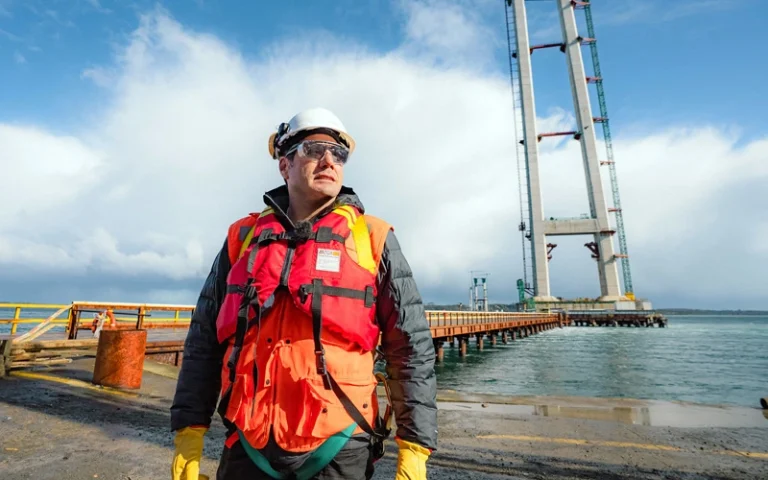 Francisco Saavedra en la nueva temporada de "Lugares que hablan" (Canal 13)