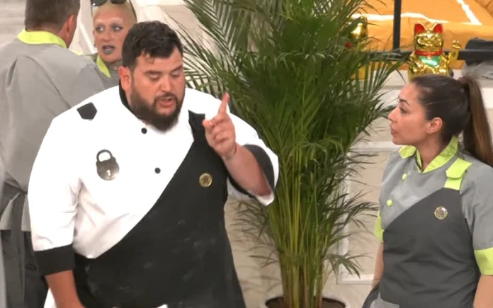 Otakin versus Arenita en "El Internado"