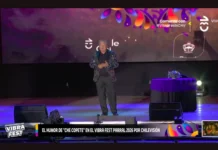 El funeral del "Africano" en la pantalla de CHV: Por qué el traspié de Belloni le da la razón a Mega Ernesto Belloni Che Copete rutina fallida en Vibra Fest Parral 2026 transmisión Chilevisión