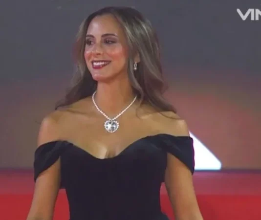 Fran Virgilio vestido negro Gala Viña 2026