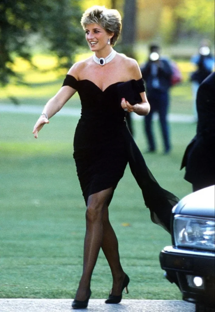Fran Virgilio vestido negro inspirado en Lady Di