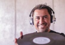 El adiós a los vinilos del "Chico" Pérez: ¿Por qué decidió soltar su historia? Cristián Chico Pérez junto a su colección de vinilos en venta