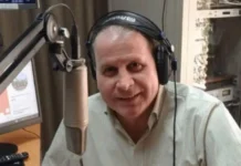 Christian Gordon: la voz que marcó Canal 13 y hoy narra el tránsito Christian Gordon, la voz histórica de Canal 13 que hoy trabaja en Radio Carabineros