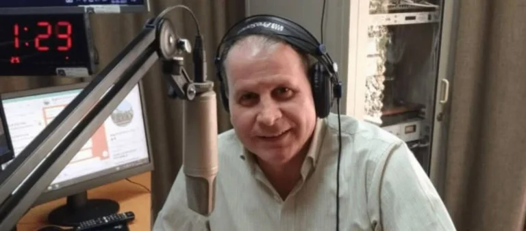 Christian Gordon: la voz que marcó Canal 13 y hoy narra el tránsito