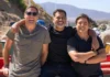 Vuelve Socios por Chile: El divertido recorrido de Pancho Saavedra por pueblos con insólitos nombres Pancho Saavedra, Jorge Zabaleta y Pedro Ruminot en la segunda temporada de Socios por Chile