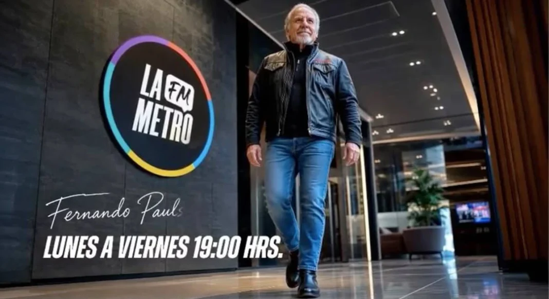 Fernando Paulsen Fernando Paulsen llegando en moto al estudio de La Metro FM
