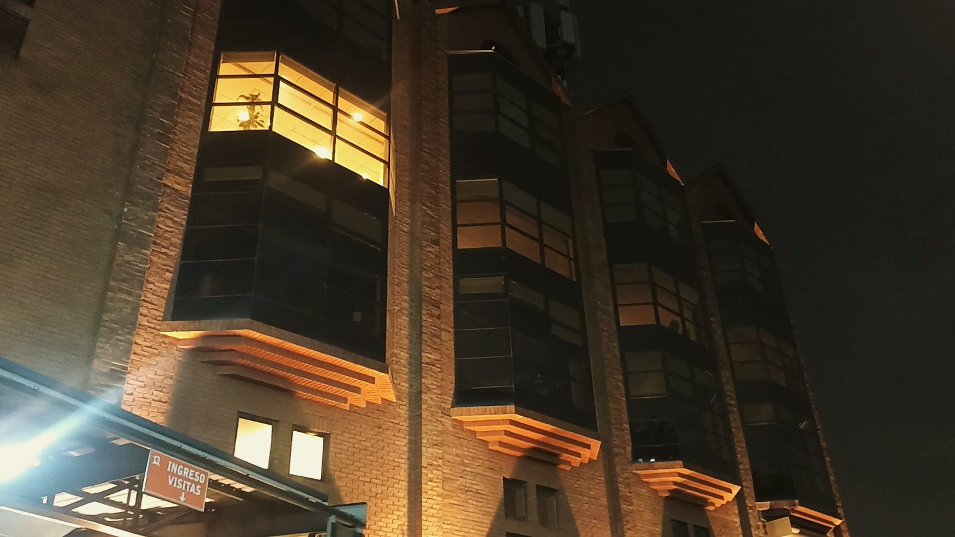 Insólita sanción: La impuntualidad le costó millones a Canal 13